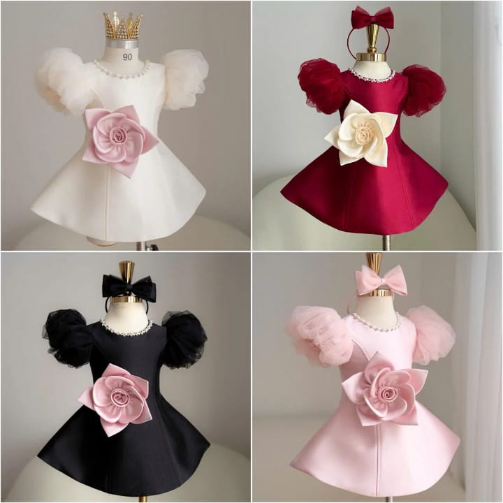 Vestido Rosa com Flor e Mangas em Tule