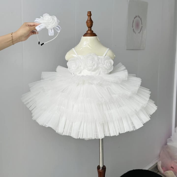 Vestido infantil com camadas