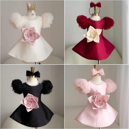 Vestido Rosa com Flor e Mangas em Tule