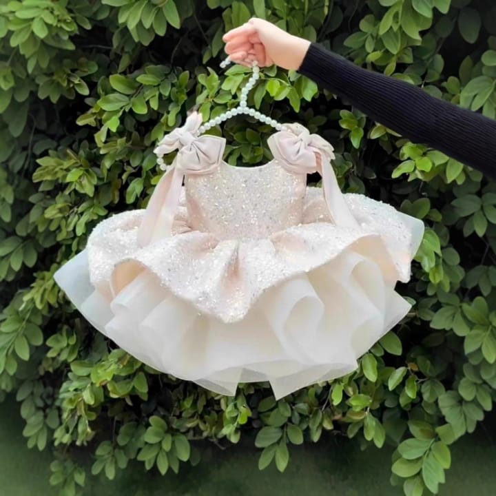 Vestido Infantil Princesa com Laços e Brilho